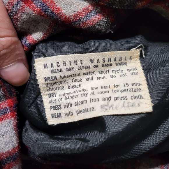 Vintage Men's Pendleton Plaid Button Front Long Sleeves Shirt in Red and‎ Gray - Picture 8 of 10